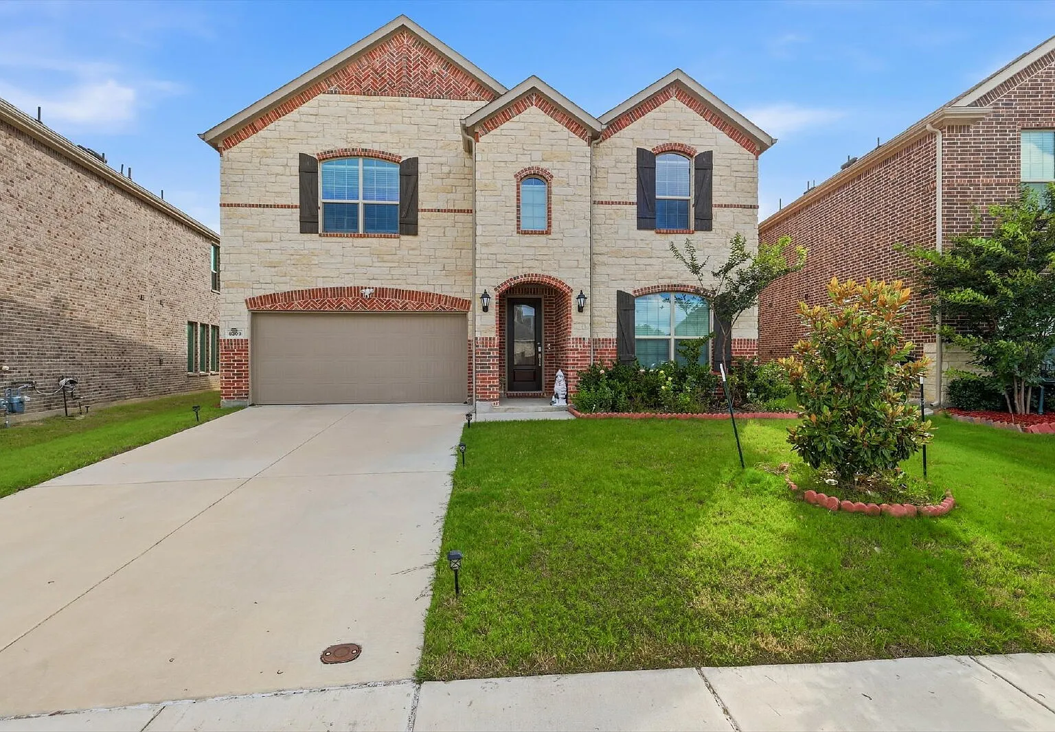 5 bed, 4.5 bath, 3452 sqft, $3,300 — Photo 2