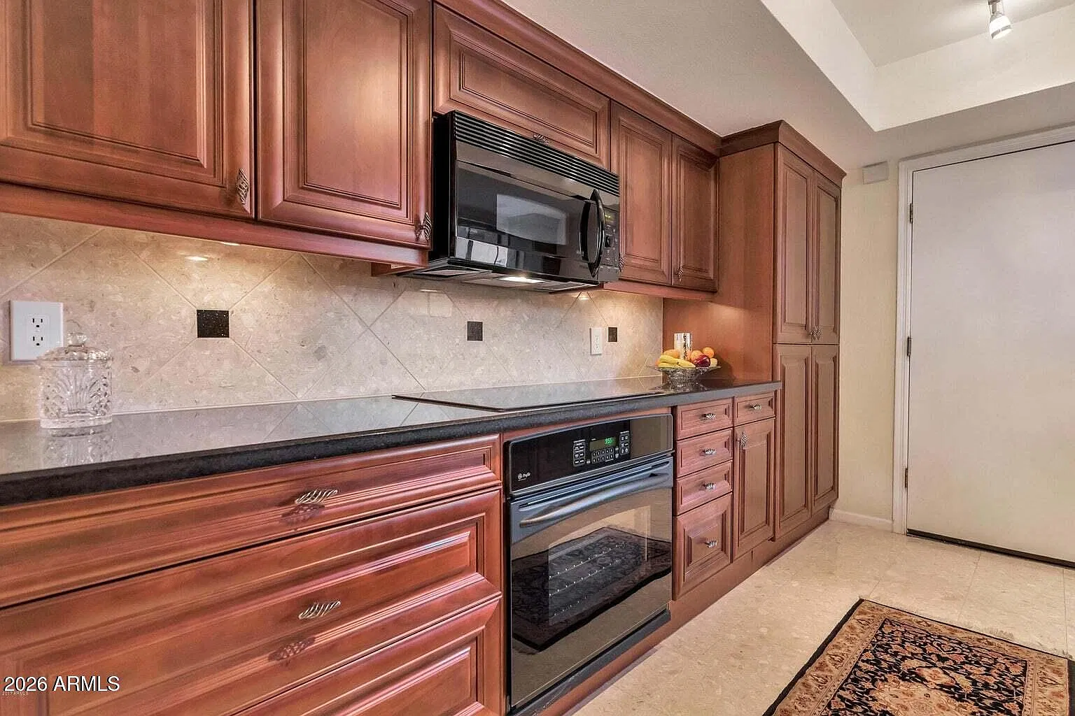 2 bed, 2.5 bath, 1374 sqft, $2,395 — Photo 2