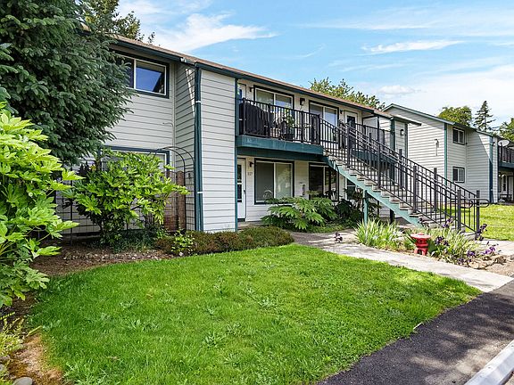 4th image of 107-127 SE 148th Ave #115
