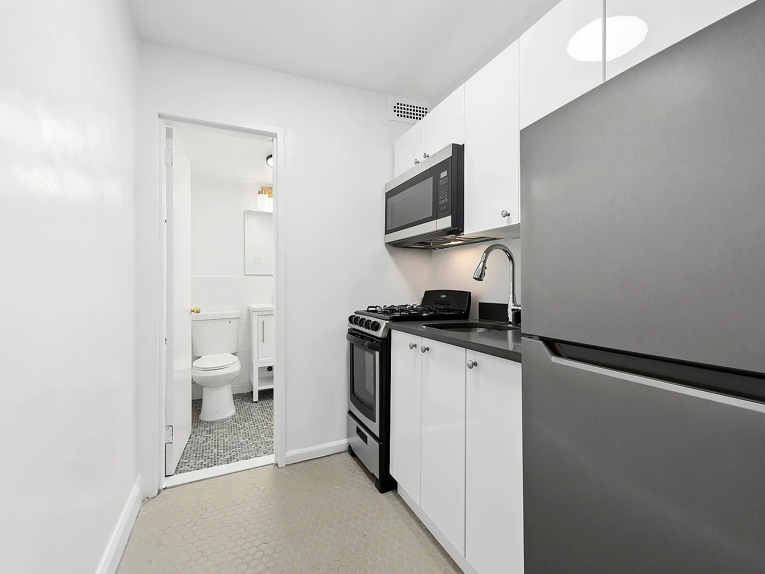 320 West 22nd Street — Photo 2