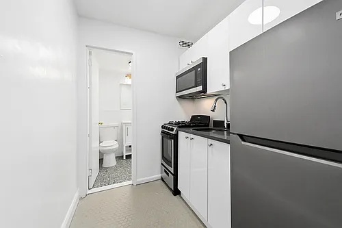 320 W 22nd St #C Photo 1