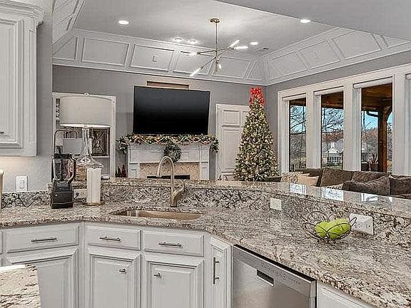 3rd image of 2801 Timber Crest Ln
