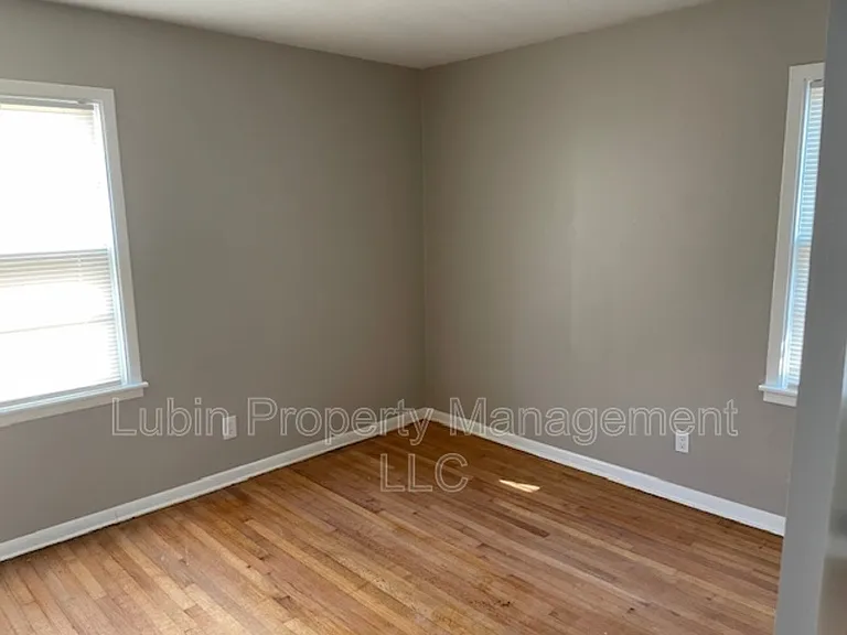 3558 Hallbrook St — Photo 3