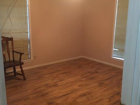3rd image of 933 Lemoine Ln