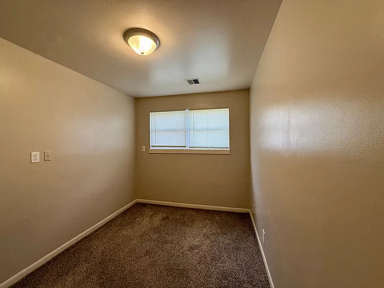 2424 W Savannah St — Photo 18
