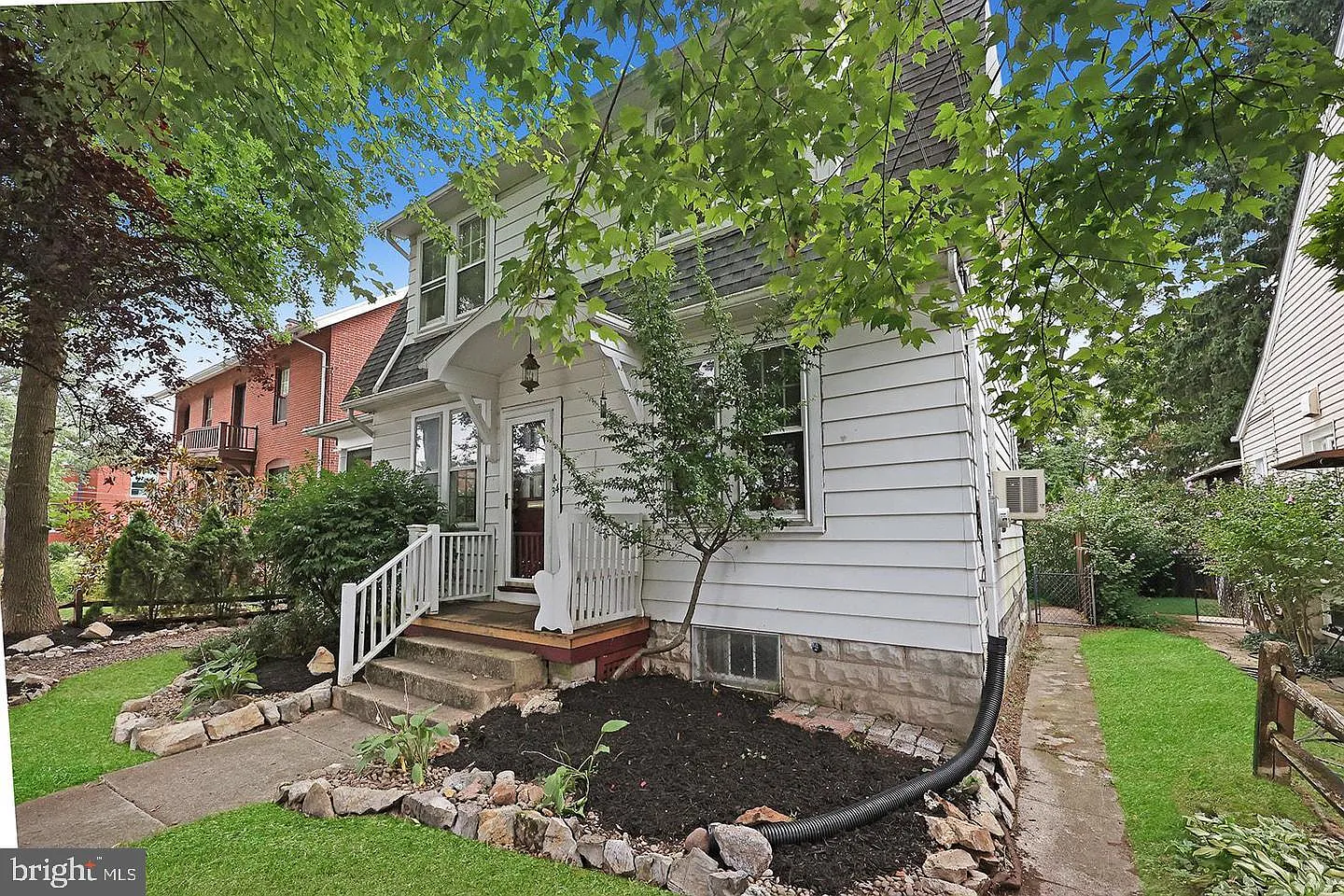3 bed, 1.5 bath, 1958 sqft, $1,995 — Photo 1