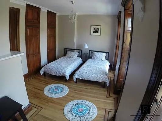 Rented by R New York | media 45