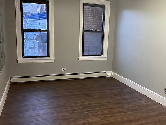 2nd image of 4240 Byron Ave APT 1B