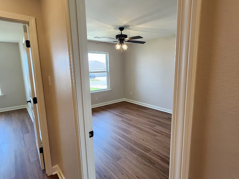 148 Kelton Dr — Photo 6