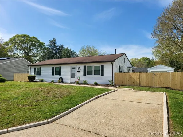 438 Dunmore Dr, Newport News, VA 23602
