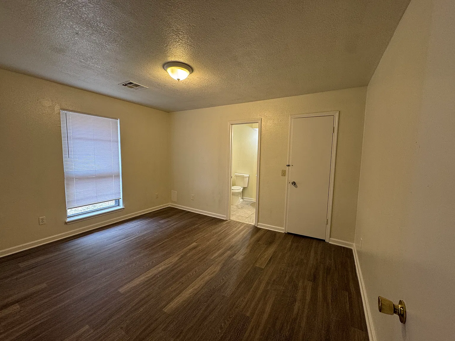 108 London Lane — Photo 2