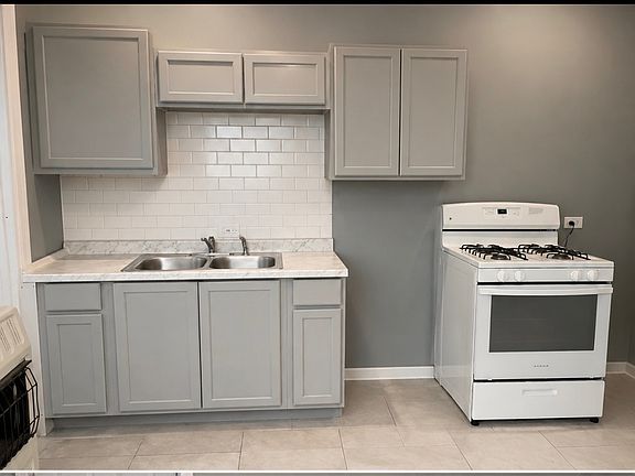 2nd image of 804 Whitney Ave