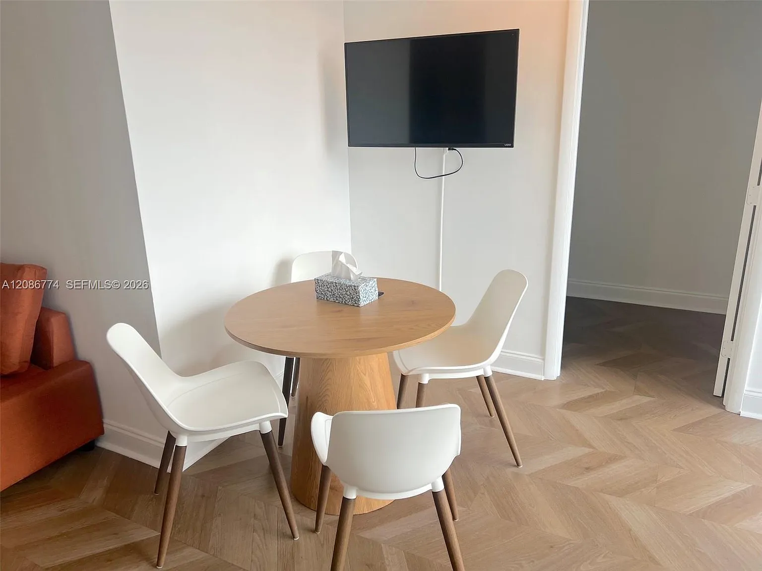 Islander Condo Apts — Photo 4