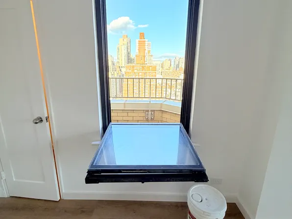 399 East 72nd Street image 10 of 13