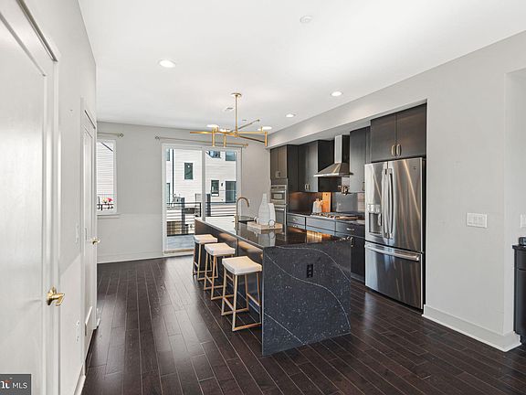 5th image of 670 N 13th St