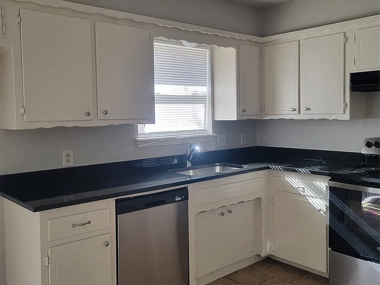 4805 W Charleston St — Photo 5