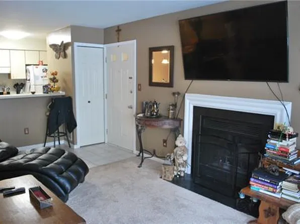 265 Crosspointe Dr, East Brunswick, NJ 08816