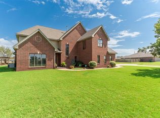 107 Stratton Ln, Clinton, OK 73601