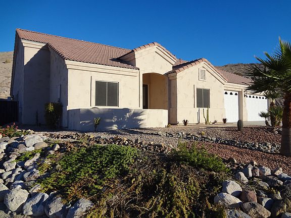 3rd image of 2927 Desert Trail Dr