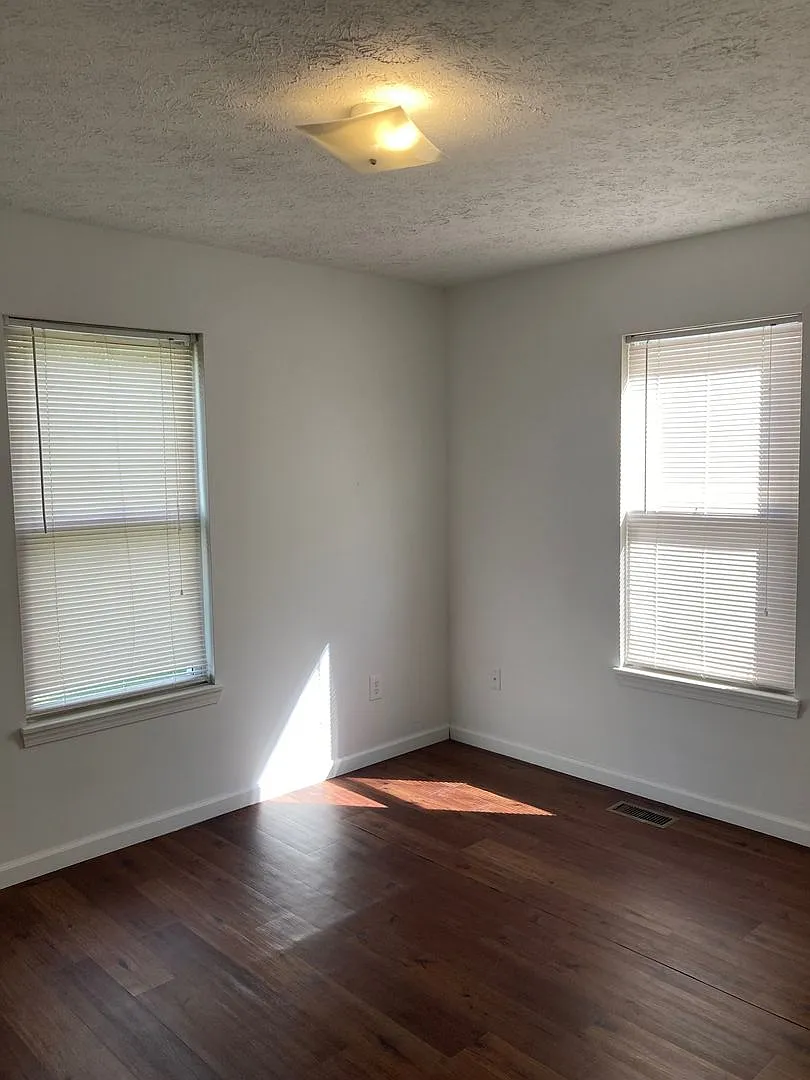3 bedroom house — Photo 1