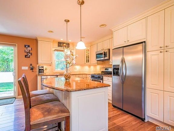 3rd image of 12 Faulkner Ave