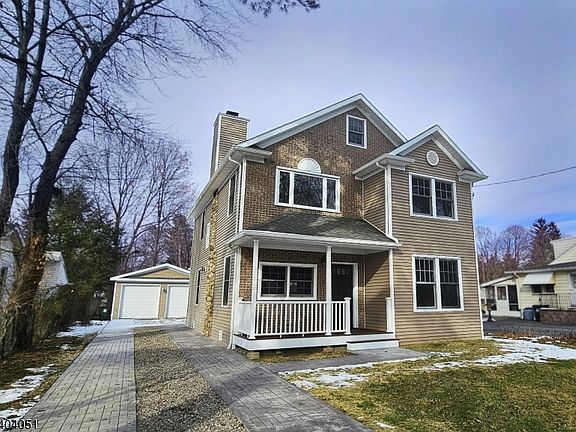 2nd image of 27 Forest Rd