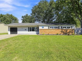15 Alys Dr E, Depew, NY 14043