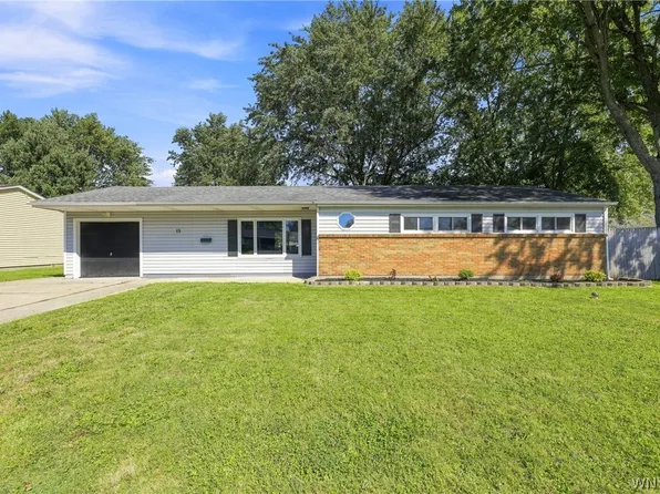 15 Alys Dr E, Depew, NY 14043