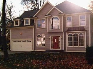 77 W Morgan Ave, Fairfield, CT 06430