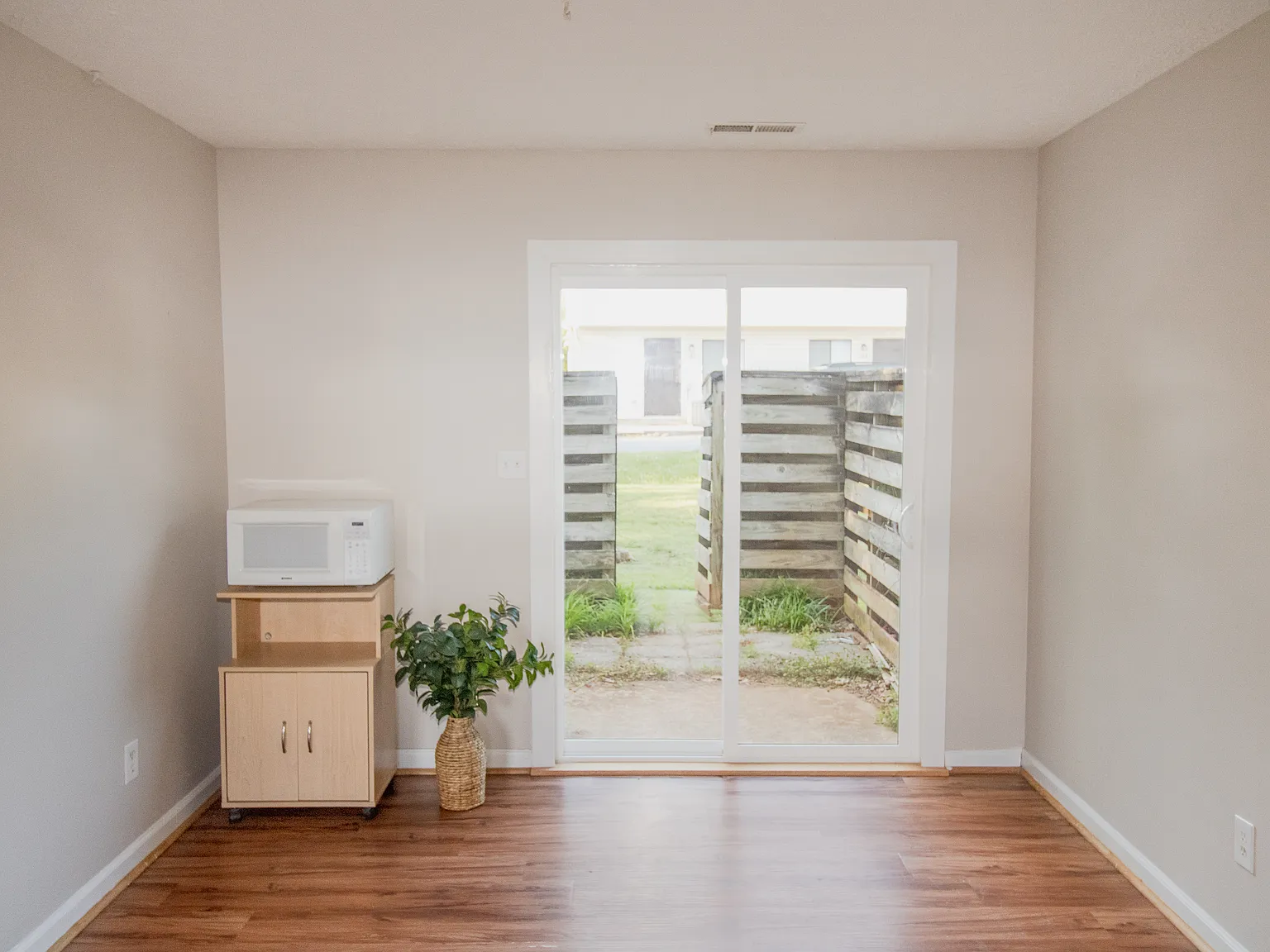 2 bed, 864 sqft, $1,150 — Photo 4
