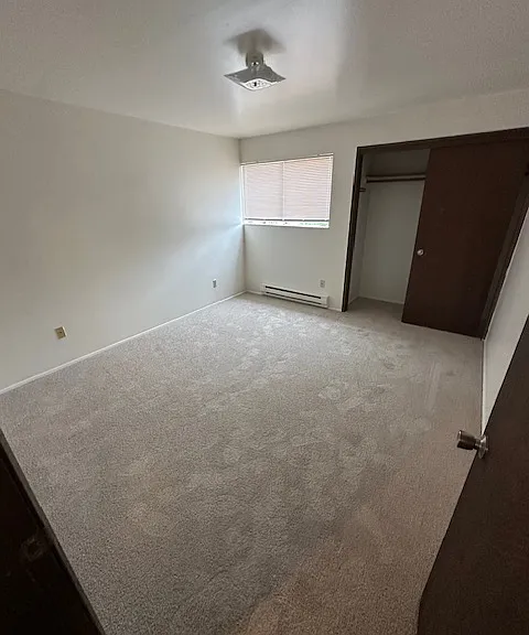 Newport Manor — Photo 9
