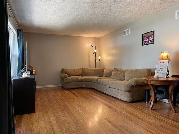4th image of 6N356 Oakwood Dr