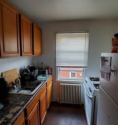 4th image of 814 Greenwood Cir #3