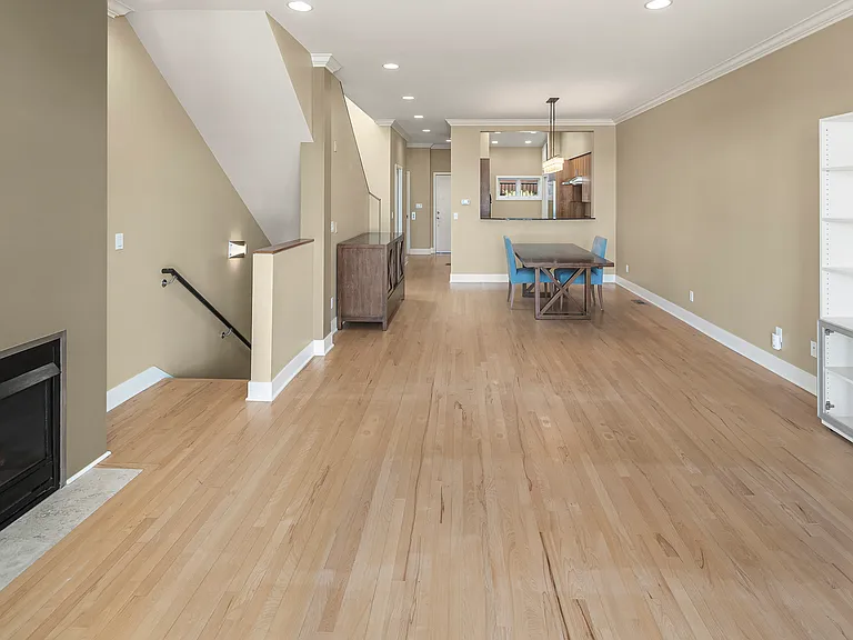 80 E Roanoke St #19 — Photo 33