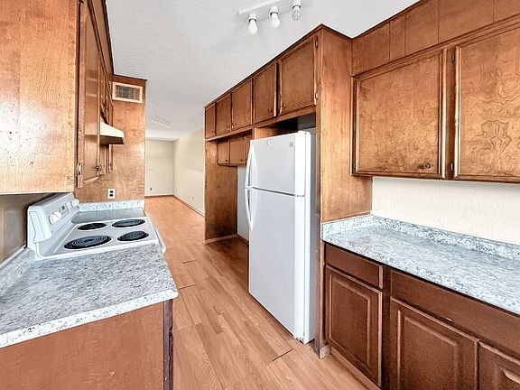 3rd image of 729-735 E Aspen St #731