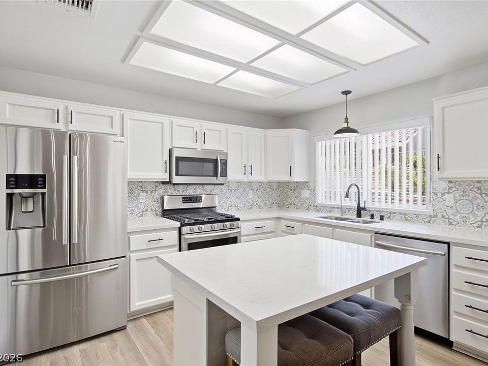 1st image of 2529 Highvale Dr