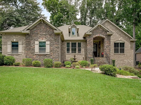 7592 Turnberry Ln, Stanley, NC 28164