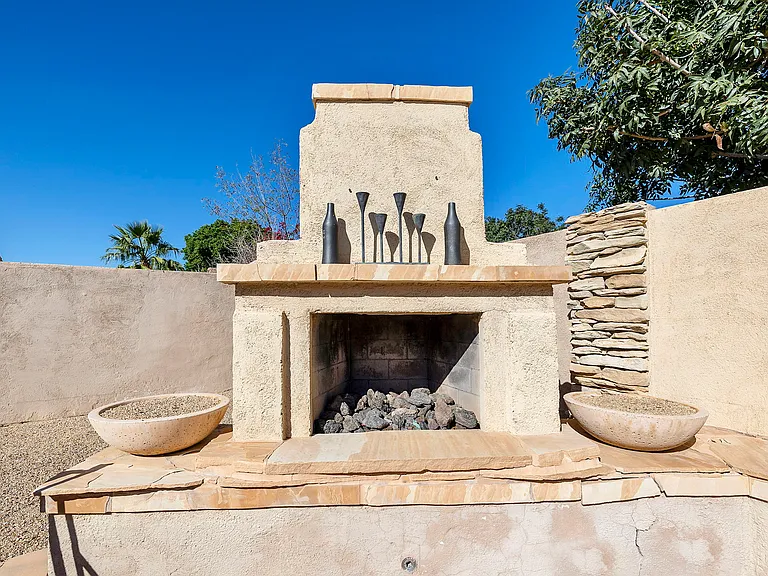 842 W Cooley Dr — Photo 3