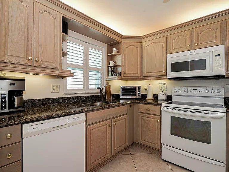 4049 Ocean Dr #305 — Photo 10