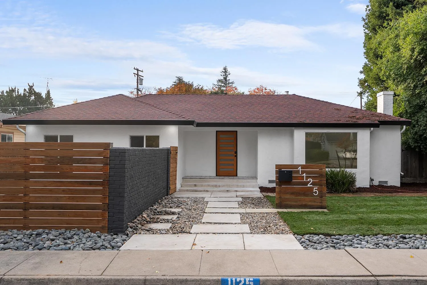 1125 Wellesley Ave photo 1