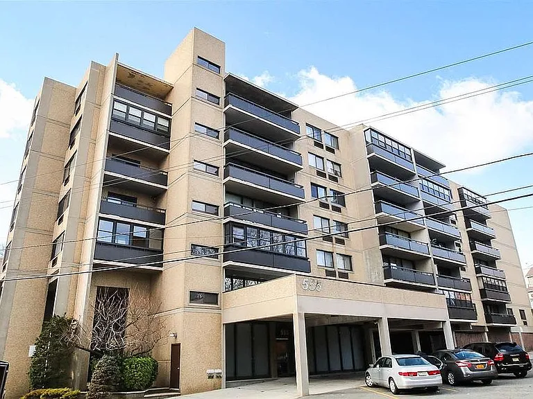 555 Gorge Rd #3J — Photo 1