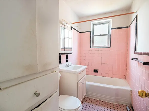 133-01 Booth Memorial Avenue image 12 of 20