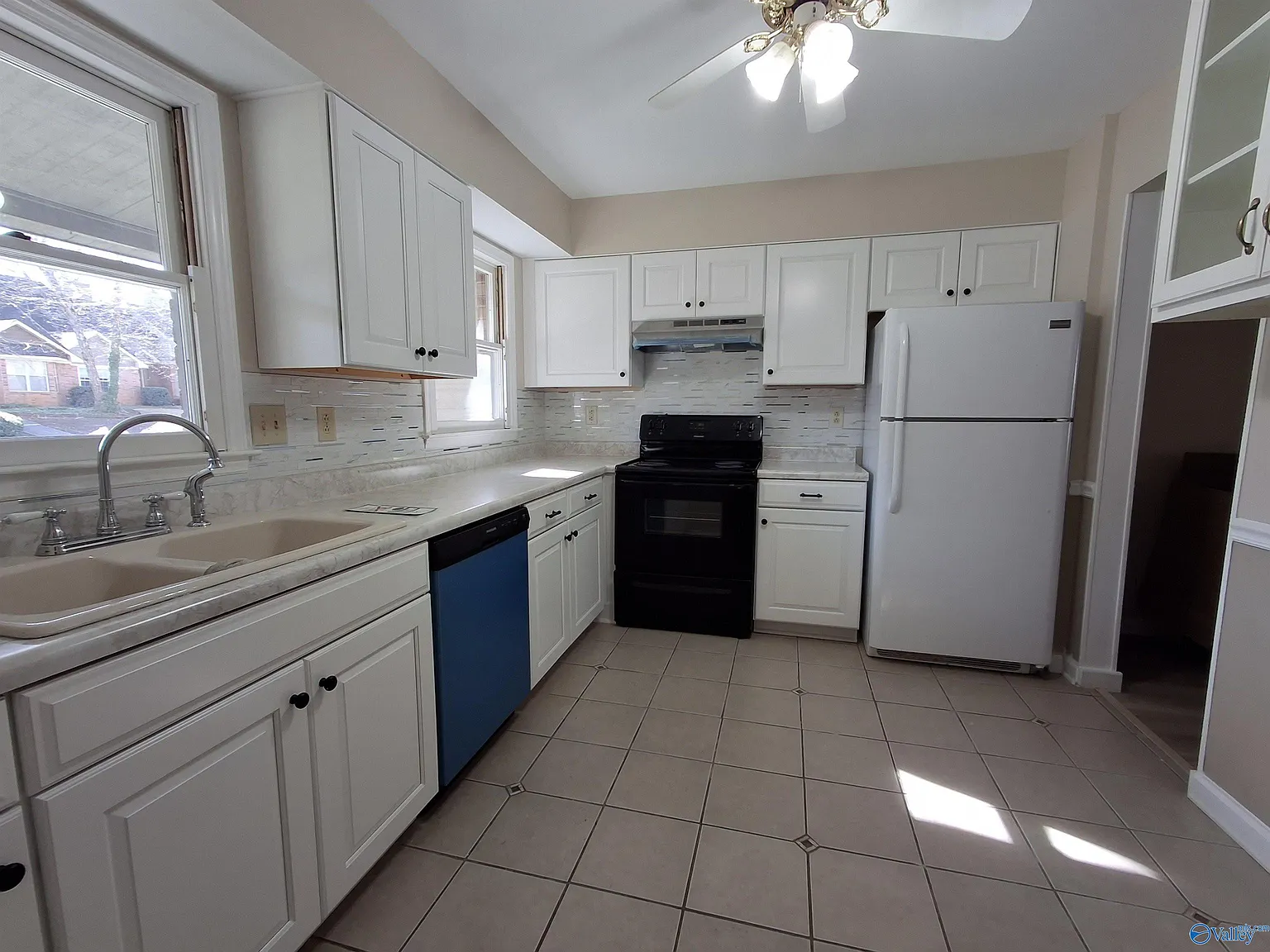 3 bed, 2.5 bath, 1620 sqft, $1,600 — Photo 4