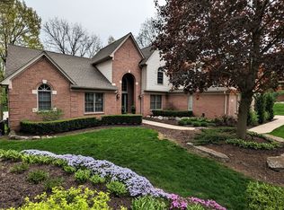 1055 Indianpipe Rd, Lake Orion, MI 48360