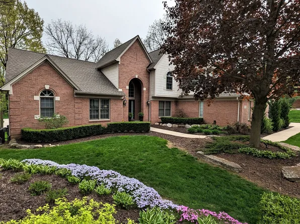 1055 Indianpipe Rd, Lake Orion, MI 48360