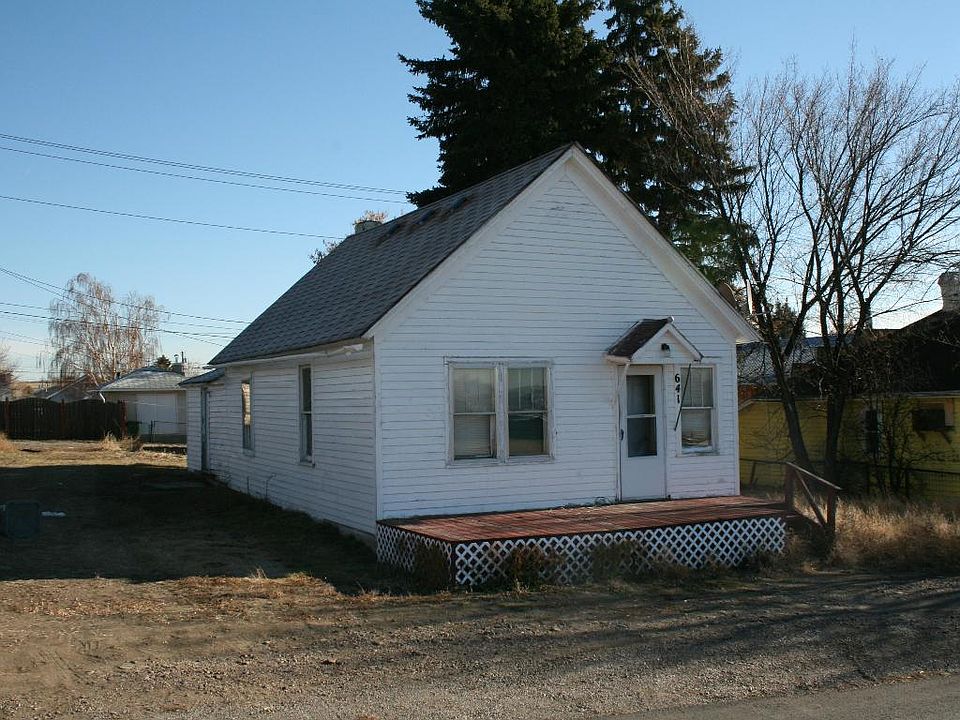 2nd image of 641 21st St NE