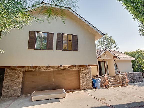 3rd image of 1478 Sunset Plaza Dr