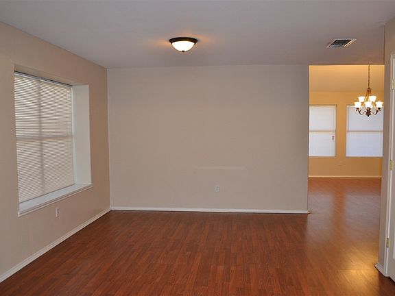 2nd image of 2124 Lima Loop