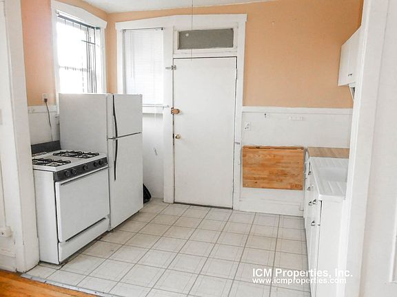 3rd image of 634 W Arlington Pl #3M