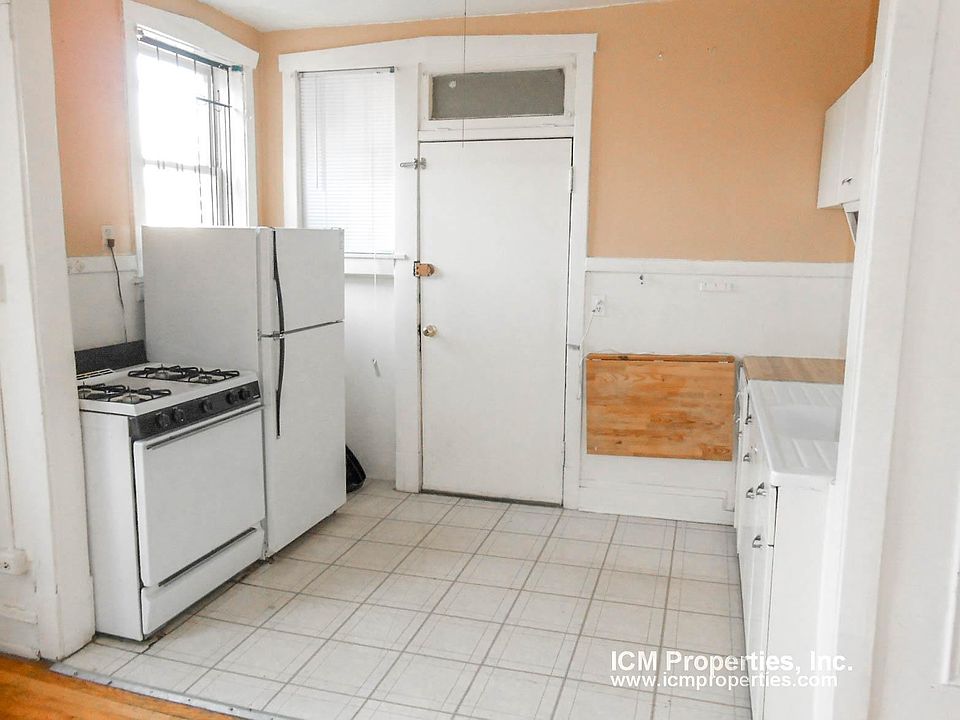 1st image of 636 W Arlington Pl #38M